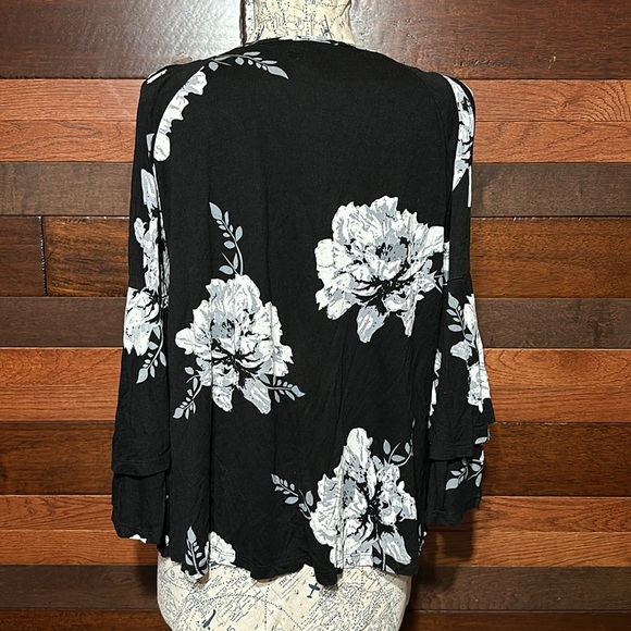 Lascana Venus Scoop Neck Cold Shoulder Long Sleeve Black and White Floral Blouse - Picture 8 of 10